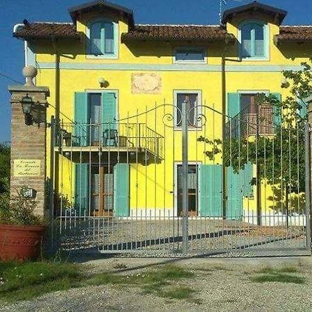 La Terrazza Del Barbaresco Panzió Neviglie Kültér fotó