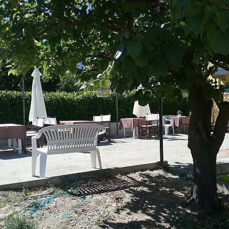 La Terrazza Del Barbaresco Panzió Neviglie Kültér fotó