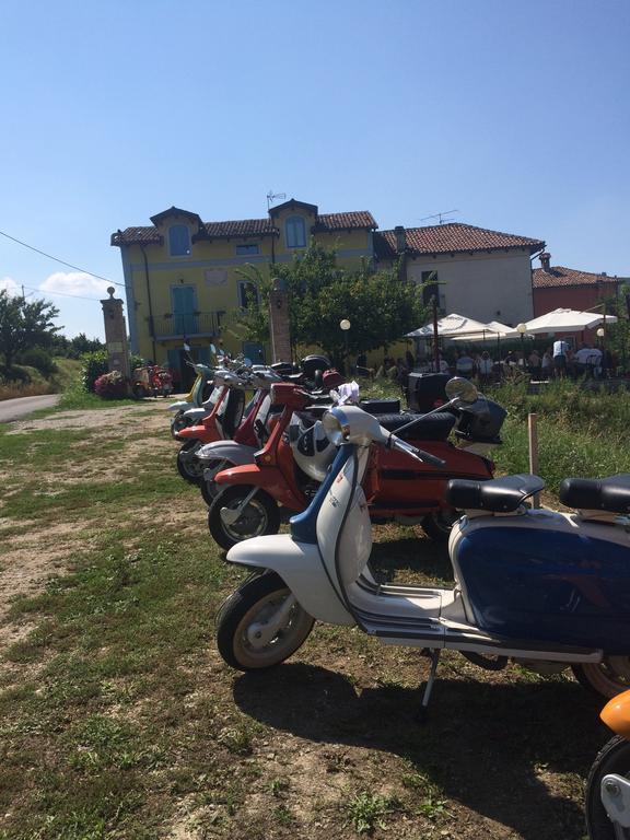 La Terrazza Del Barbaresco Panzió Neviglie Kültér fotó