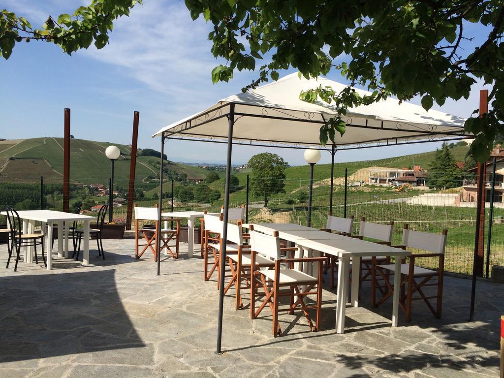 La Terrazza Del Barbaresco Panzió Neviglie Kültér fotó