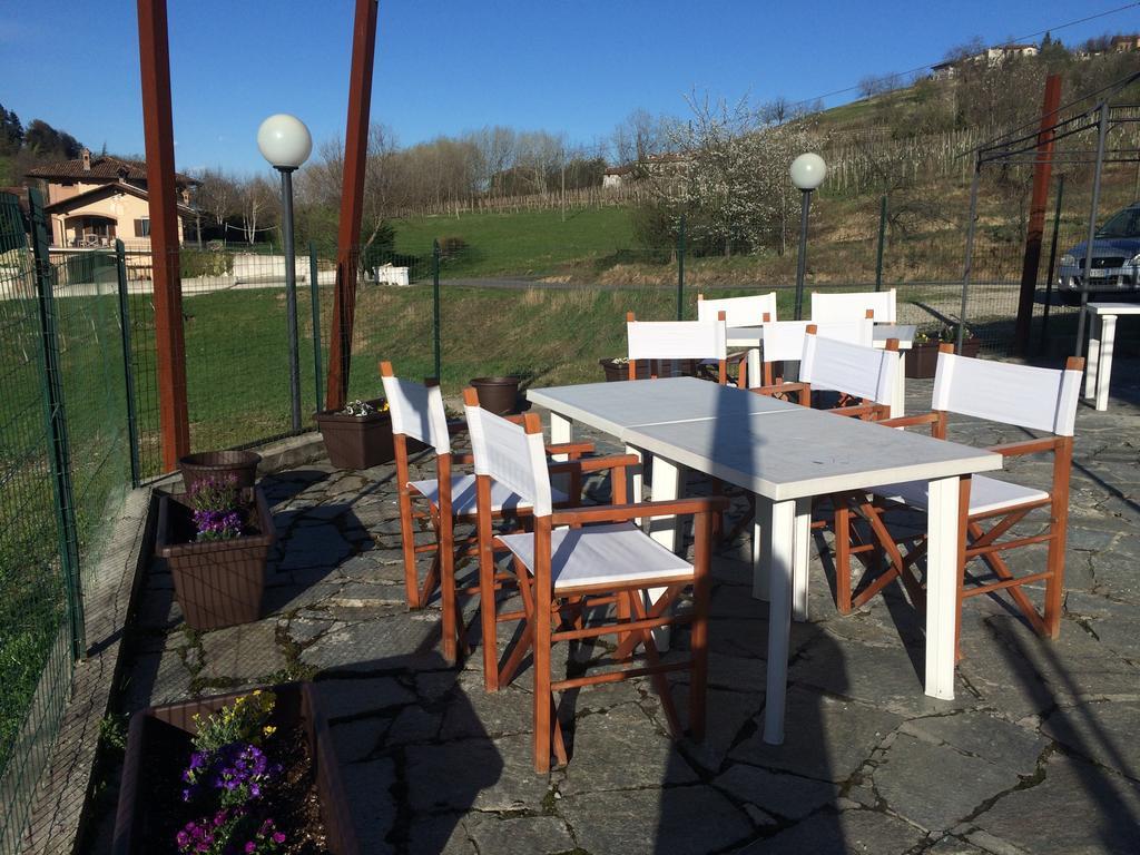 La Terrazza Del Barbaresco Panzió Neviglie Kültér fotó