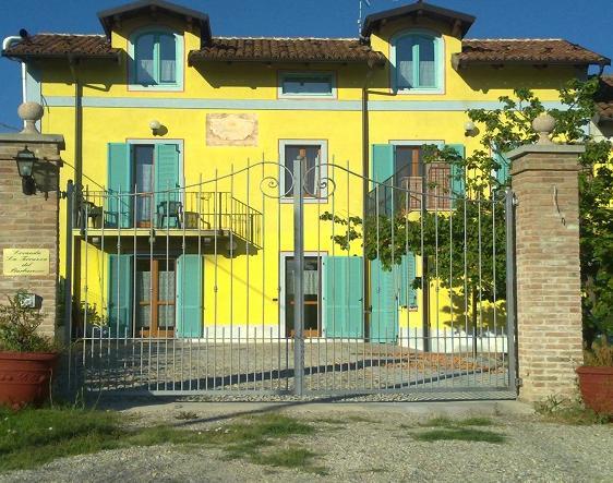La Terrazza Del Barbaresco Panzió Neviglie Kültér fotó