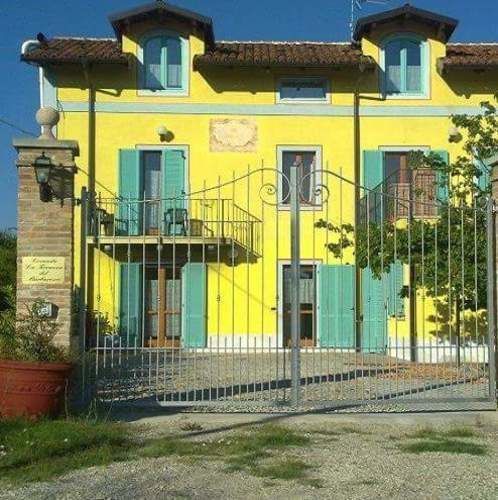 La Terrazza Del Barbaresco Panzió Neviglie Kültér fotó