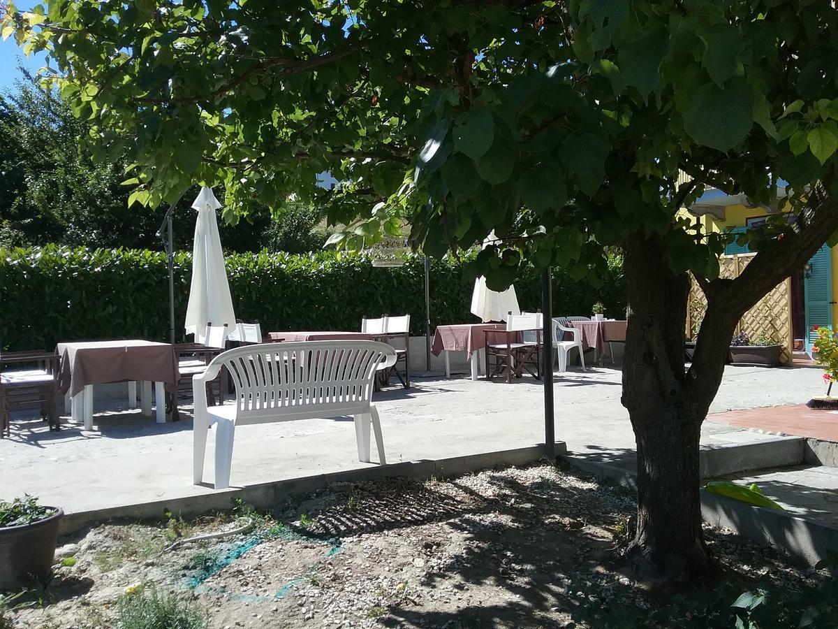 La Terrazza Del Barbaresco Panzió Neviglie Kültér fotó