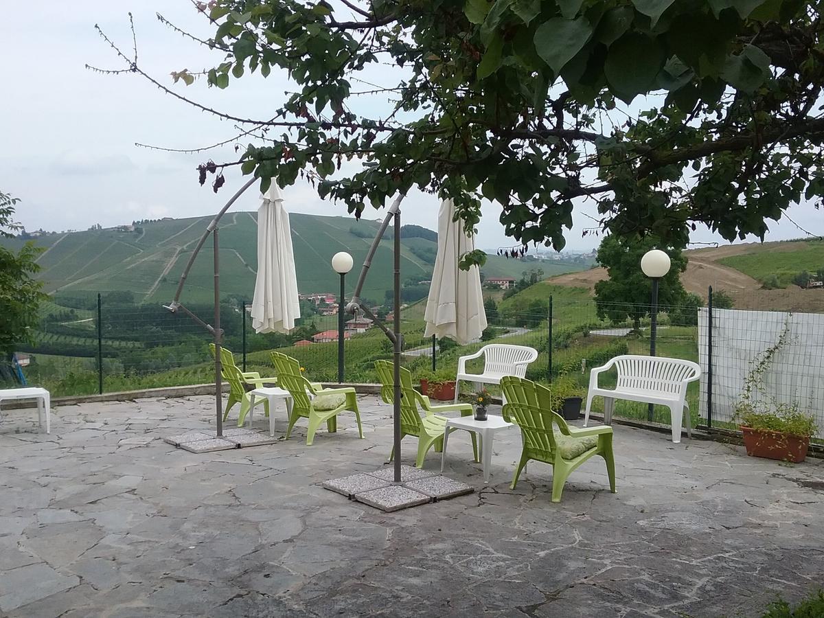 La Terrazza Del Barbaresco Panzió Neviglie Kültér fotó