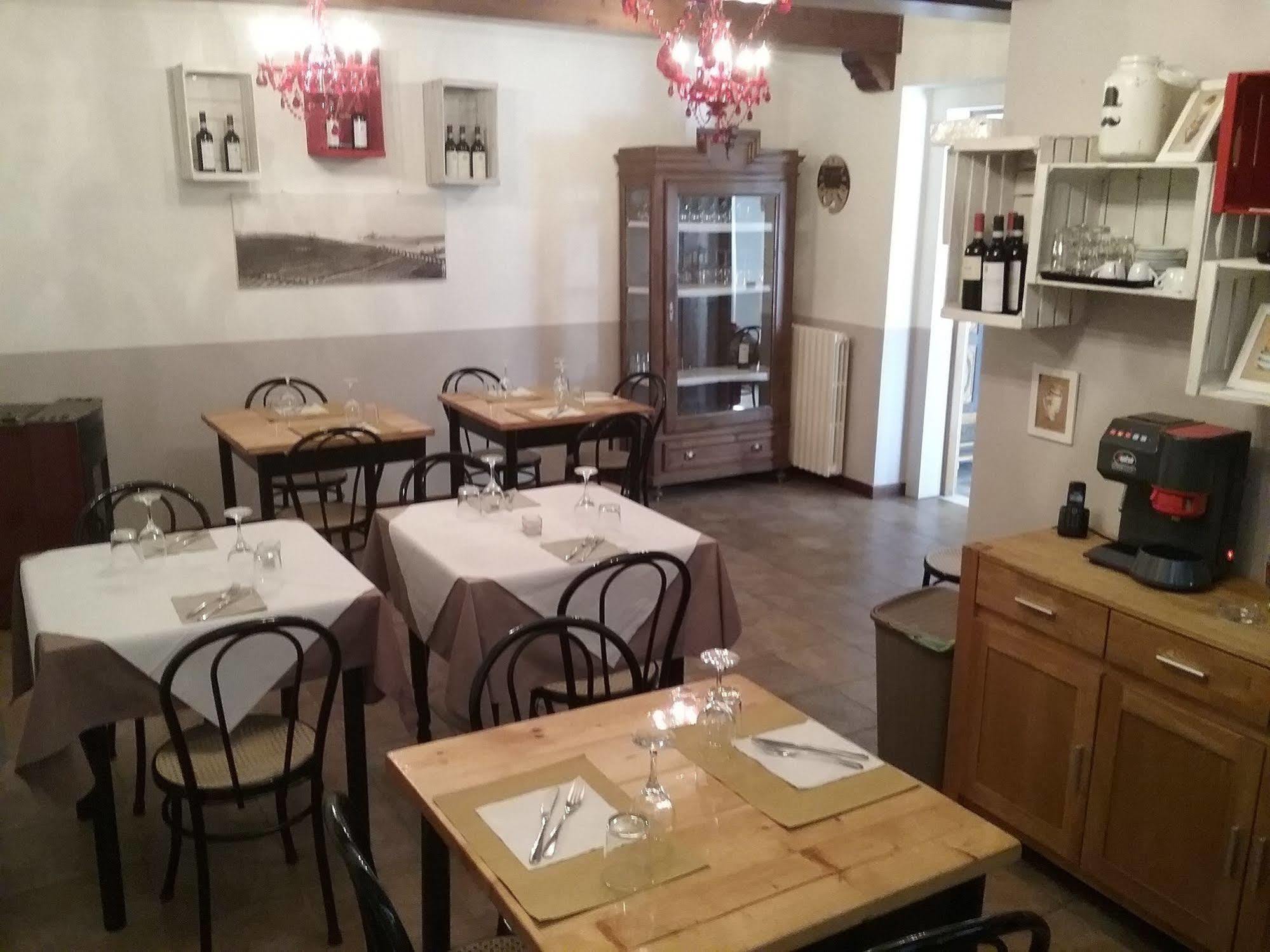 La Terrazza Del Barbaresco Panzió Neviglie Kültér fotó