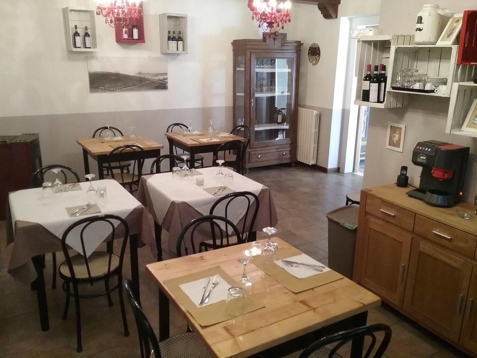 La Terrazza Del Barbaresco Panzió Neviglie Kültér fotó